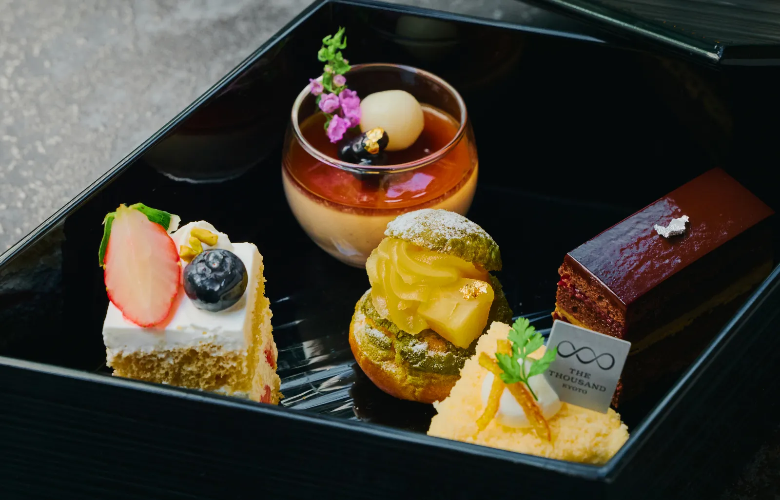 5種の御重スイーツセット