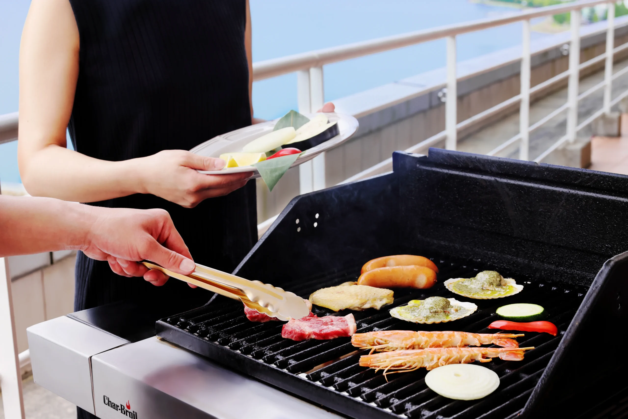 湖風を感じる屋上で楽しむBBQ