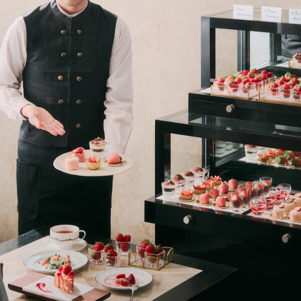 プレミアムなストロベリースイーツビュッフェ「The Royal Lounge STRAWBERRY」＜ラジョウテラス＞