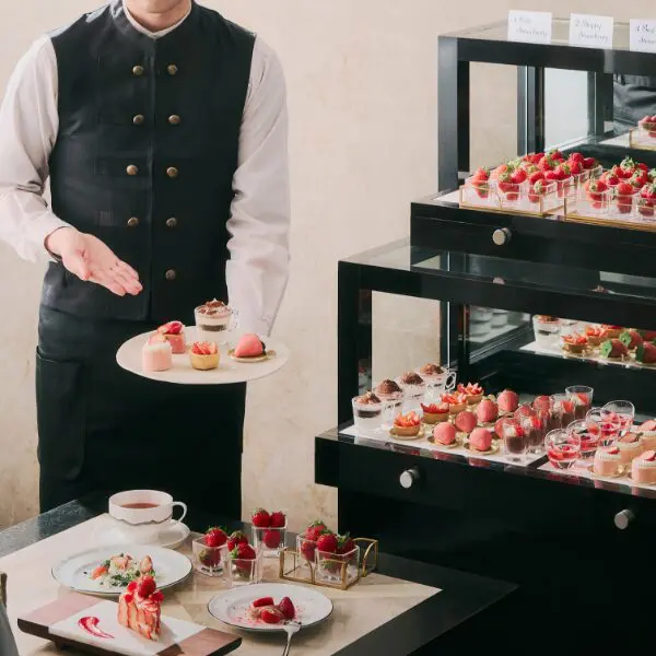 プレミアムなストロベリースイーツビュッフェ「The Royal Lounge STRAWBERRY」＜ラジョウテラス＞