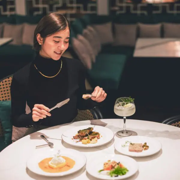 【夕朝食付きプラン】選べるメイン2品＆乾杯ドリンク付♪大人のビストロで味わうディナーコース -2食付き-