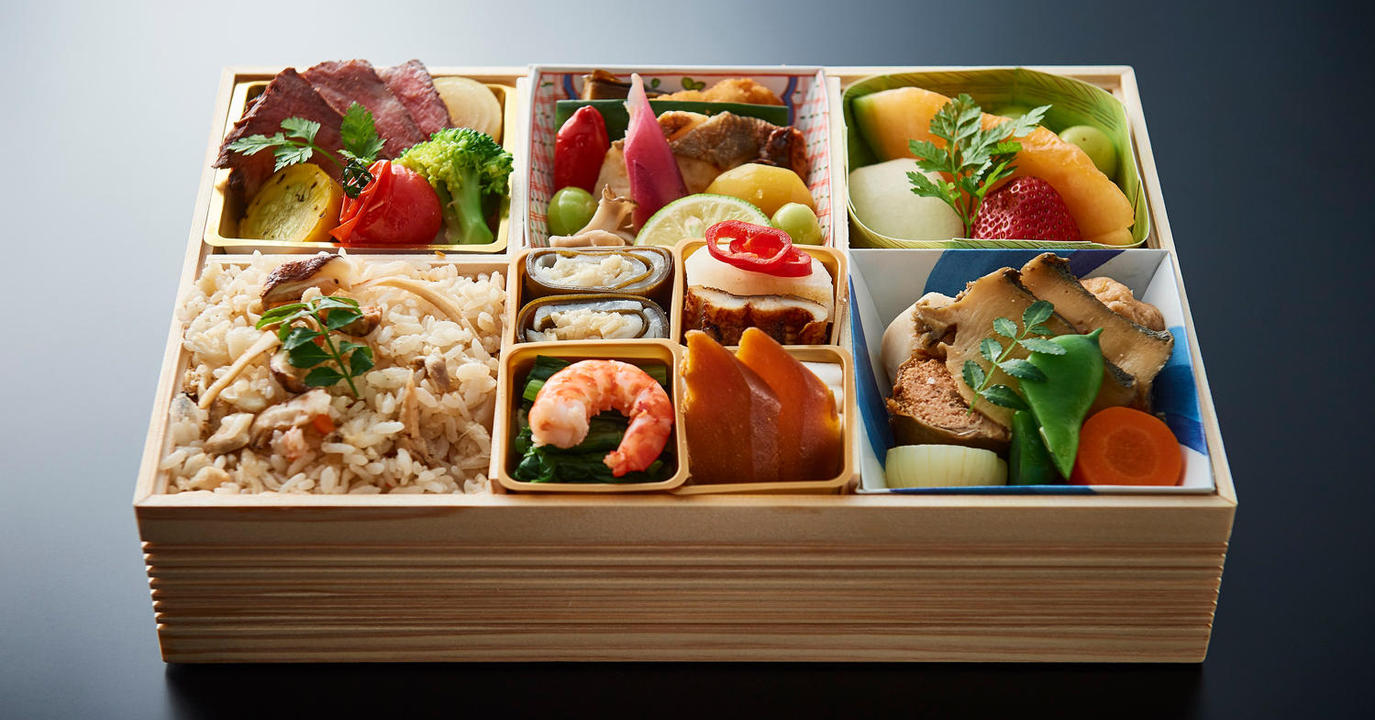 オリジナルランチボックス テイクアウト デリバリーok 目と舌でお楽しみいただける 季節の味覚の詰め合わせ 宴会 会議 The Thousand Kyoto ザ サウザンドキョウト 宿泊 観光に最適な京都駅徒歩2分のラグジュアリーホテル 公式