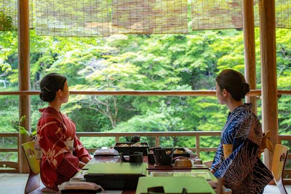 京都高雄で味わう川床料理