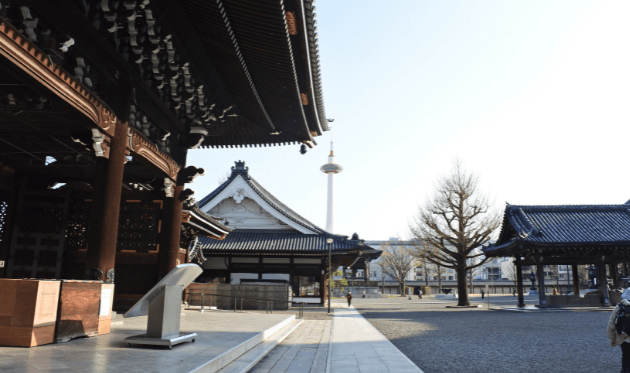 東本願寺 境内の様子.png