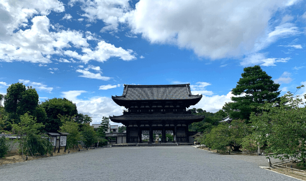 仁和寺の境内