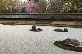 世界遺産「龍安寺」の見どころ｜かの英国女王も愛した石庭イメージ>