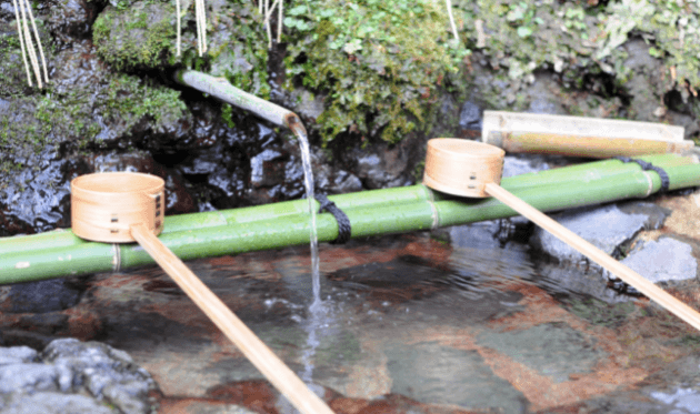 水占みくじのご神水